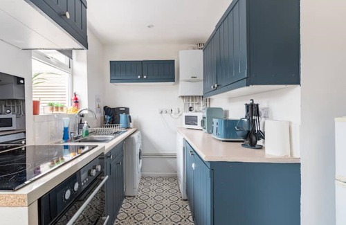 Newton St Loe Casa | Charming 2 Bed House Free Parking, Garden. 10 min drive to Bath Central