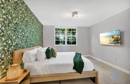 Aventura Apartamento | Charming 2-Bed Retreat near Aventura's Best