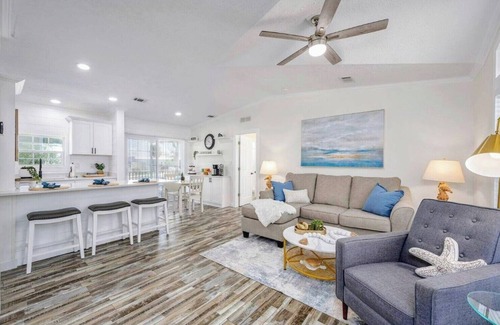 Fort Myers Beach Casa | Charming 2-bedroom 2-bath house in beautiful Fort Myers Beach!
