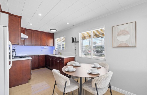 Sunset Beach Casa | Charming 2-bedroom house few step to Sand, near Down town Huntington Beach