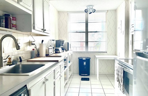 Lauderdale Lakes Apartamento | Charming 2-bedroom apartment in peaceful Lauderdale Lakes with WiFi, AC