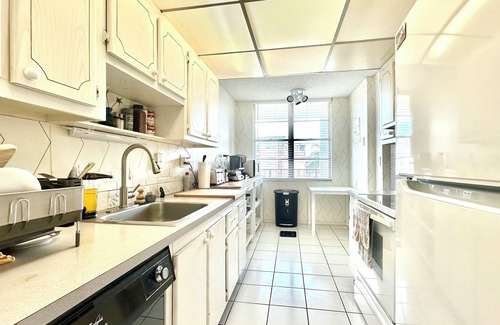 Lauderdale Lakes Apartamento | Charming 2-bedroom apartment in peaceful Lauderdale Lakes with WiFi, AC