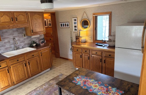 Wellesley Island Cabina | Charming 2-bedroom cabin with AC, WiFi in wonderful Wellesley Island