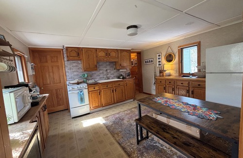Wellesley Island Cabina | Charming 2-bedroom cabin with AC, WiFi in wonderful Wellesley Island