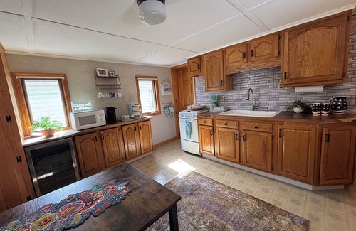 Wellesley Island Cabina | Charming 2-bedroom cabin with AC, WiFi in wonderful Wellesley Island
