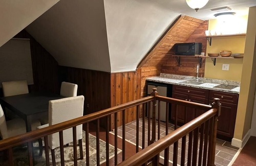 Seat Pleasant Cama Y Desayuno | Charming 2-bedroom in serene Capitol Heights near Washington DC
