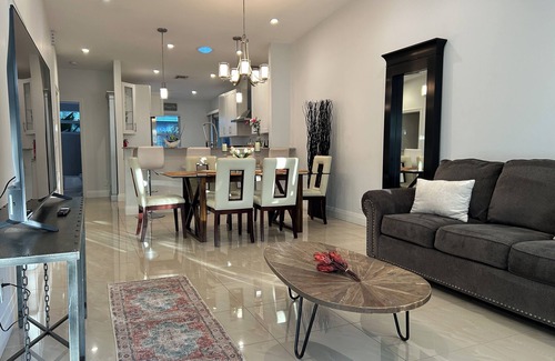 Deerfield Beach Casa | Charming 2-bedroom house with gorgeous patio garden