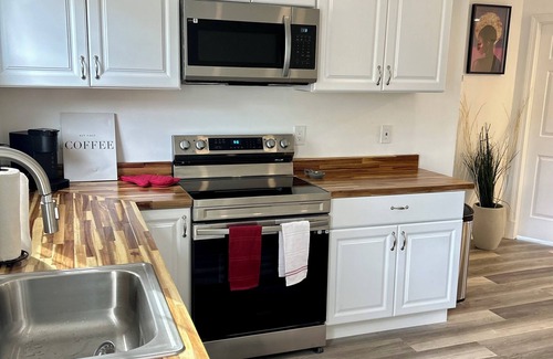 East Providence Apartamento | Charming 2-bedroom apartment with AC, WiFi minutes away from DowntownProvidence