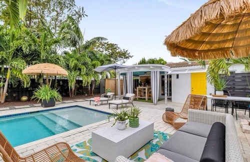 Middle River Terrace Casa | Charming 2-bedroom bungalow in welcoming Fort Lauderdale with AC, WiFi