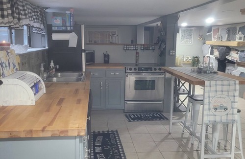 Anclote River Acres Casa | Charming 2-bedroom hunker bunker. great wildlife