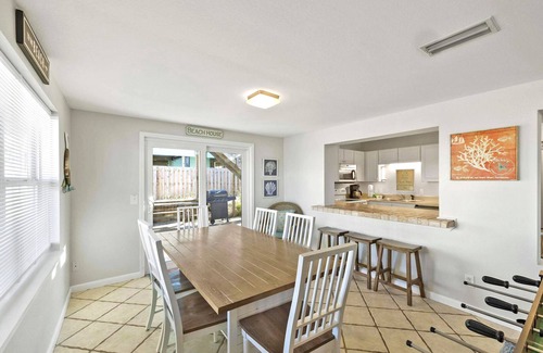 Villa Primera Casa | Charming 2 Bedroom Beach Cottage w/ Amazing Gulf Views!