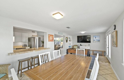 Villa Primera Casa | Charming 2 Bedroom Beach Cottage w/ Amazing Gulf Views!
