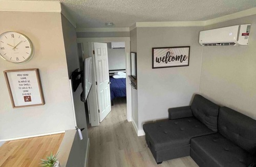 Seaside Heights Cabaña | Charming 2-bedroom cottage and courtyard with WiFi, AC in Seaside Heights