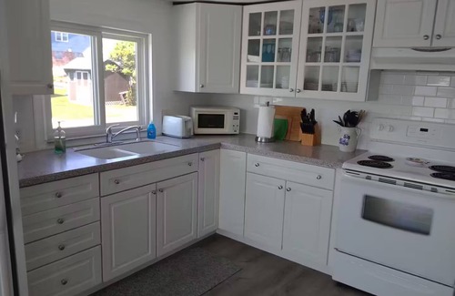 Snug Harbor Cabaña | Charming 2-bedroom cottage in wonderful East Matunuck State Beach RI, Waterfront