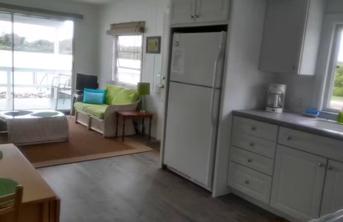 Snug Harbor Cabaña | Charming 2-bedroom cottage in wonderful East Matunuck State Beach RI, Waterfront
