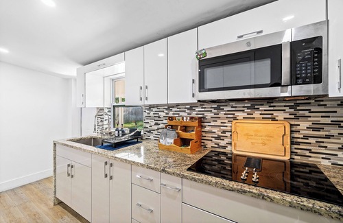 Parker Ridge Casa | Charming 2-bedroom house in enchanting West Palm Beach with AC, WiFi