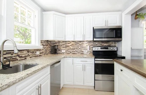 Palm Beach - West Palm Beach Casa | Charming 2-bedroom bungalow in perfect West Palm Beach, Northwood Harbor with AC