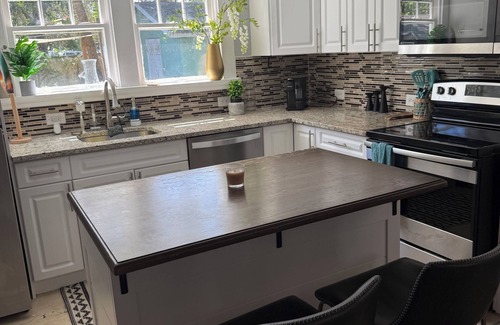 Palm Beach - West Palm Beach Casa | Charming 2-bedroom bungalow in perfect West Palm Beach, Northwood Harbor with AC