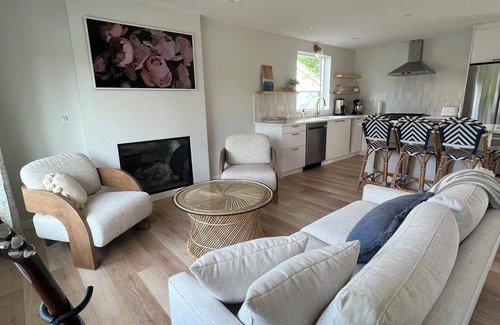 Campbell River Casa | Charming 2-bedroom house in gorgeous Campbell River with WiFi, AC