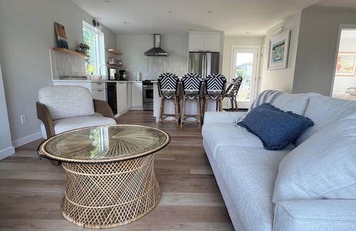 Campbell River Casa | Charming 2-bedroom house in gorgeous Campbell River with WiFi, AC