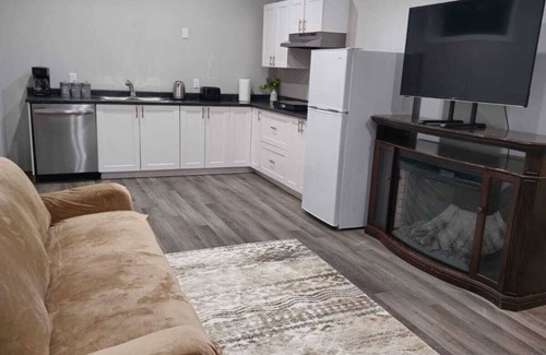 Timberlea Casa | Charming 2-bedroom house with WiFi, AC in Fort McMurray