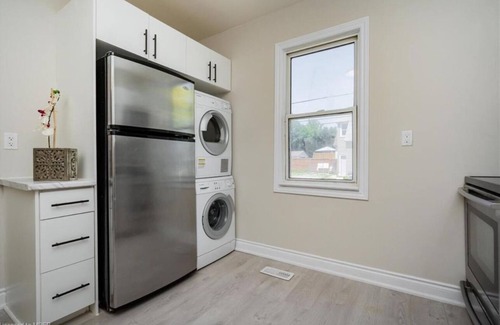 St. Catharines Casa | Charming 2-bedroom house with AC, WiFi in fabulous St. Catharines