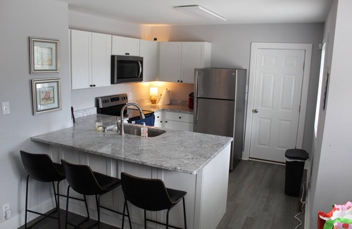 Crystal Coast Casa | Charming 2-bedroom house in lovely Atlantic Beach with AC