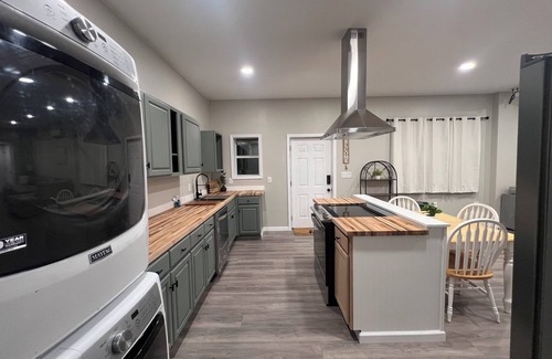 Hendersonville Apartamento | Charming 2-bedroom apartment in lovely Hendersonville with AC, WiFi