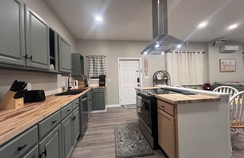 Hendersonville Apartamento | Charming 2-bedroom apartment in lovely Hendersonville with AC, WiFi