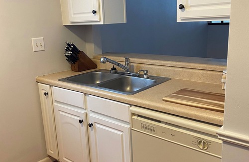 Jefferson City Apartamento | Charming 2-bedroom apartment in wonderful Jefferson City with WiFi, AC