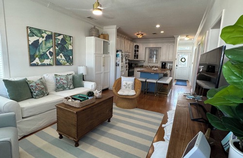 Pass Christian Condominio | Charming 2-bedroom gulf view condo in serene Pass Christian / Long term Rental