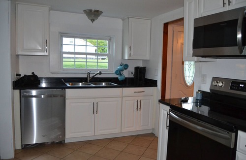 Pilot Mountain Casa | Charming 2-bedroom Cottage with AC and WiFi in Pilot Mountain