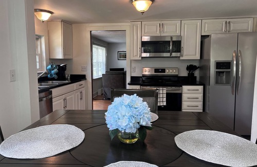 Pilot Mountain Casa | Charming 2-bedroom Cottage with AC and WiFi in Pilot Mountain