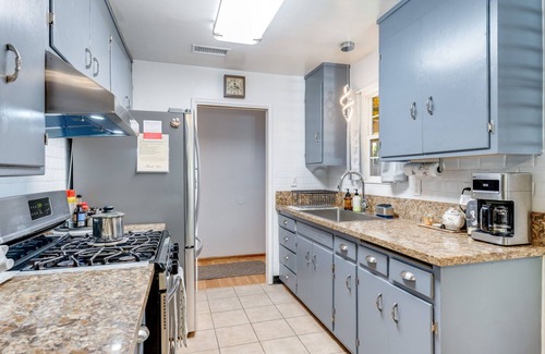 Rancho Cordova Casa | Charming 2-Bedroom Home with a Dedicated Office and Beautiful Backyard