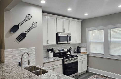 Shaker Heights Casa | Charming 2-Bedrooms Shaker Heights -Just a 2-Minute Walk to Onaway Rapid Station