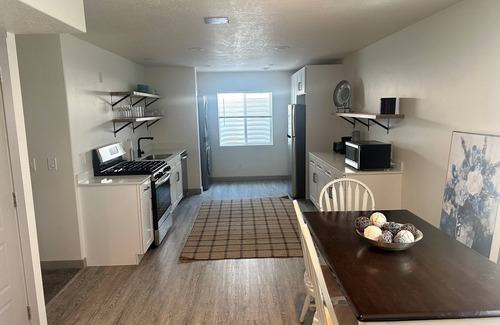 Tooele Apartamento | Charming 2-bedroom basement apartment with WiFi, AC in lovely Stansbury Park