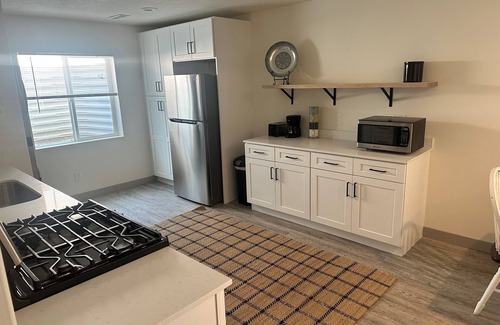 Tooele Apartamento | Charming 2-bedroom basement apartment with WiFi, AC in lovely Stansbury Park