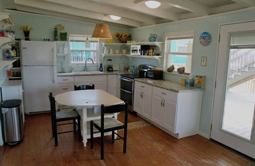 Surfside Beach Casa | Charming 2 Bedroom a block from the Ocean Beach