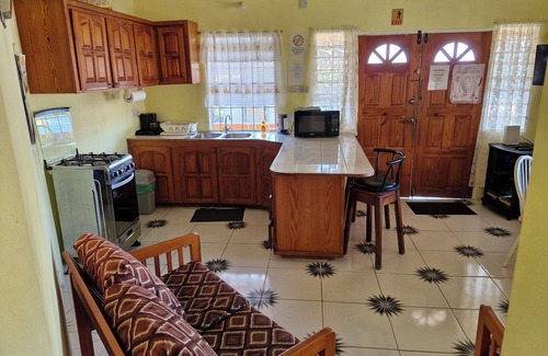 St. George's Apartamento | Charming 2-bedroom apartment with WiFi, AC in adorable Saint George's