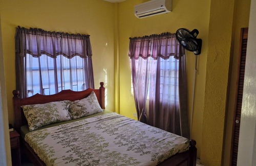St. George's Apartamento | Charming 2-bedroom apartment with WiFi, AC in adorable Saint George's