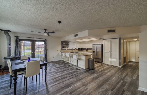 Holiday Shores Casa | Charming 2 bedroom home next to the river.
