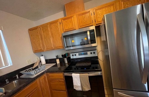 Bullhead City Casa | Charming 2-bedroom house in delightful Bullhead City with AC and garage parking.