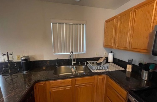 Bullhead City Casa | Charming 2-bedroom house in delightful Bullhead City with AC and garage parking.
