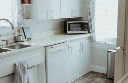 Grundy Center Apartamento | Charming 2-bedroom apartment in awesome Downtown Grundy Center