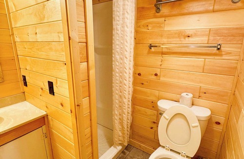 Mackinaw City Cabaña | Charming 2-bedroom pet friendly cottage, right by ferry in Mackinaw City.