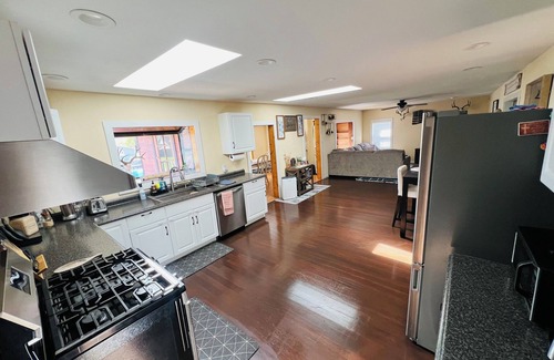 McKinleyville Casa | Charming 2-bedroom entire house in a peaceful private place with WiFi!