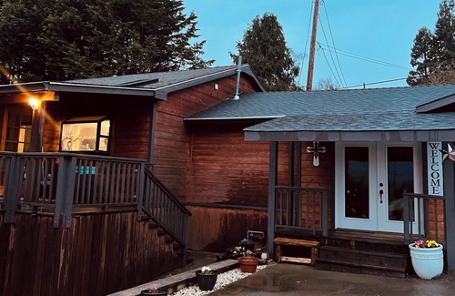 McKinleyville Casa | Charming 2-bedroom entire house in a peaceful private place with WiFi!