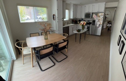 Westside Costa Mesa Condominio | Charming 2-bedroom condo in Newport Beach with Wi-Fi
