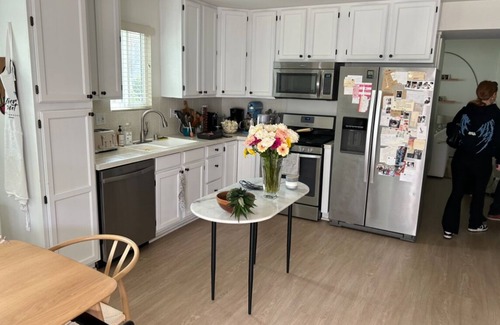 Westside Costa Mesa Condominio | Charming 2-bedroom condo in Newport Beach with Wi-Fi