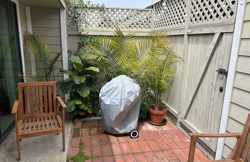 Westside Costa Mesa Condominio | Charming 2-bedroom condo in Newport Beach with Wi-Fi